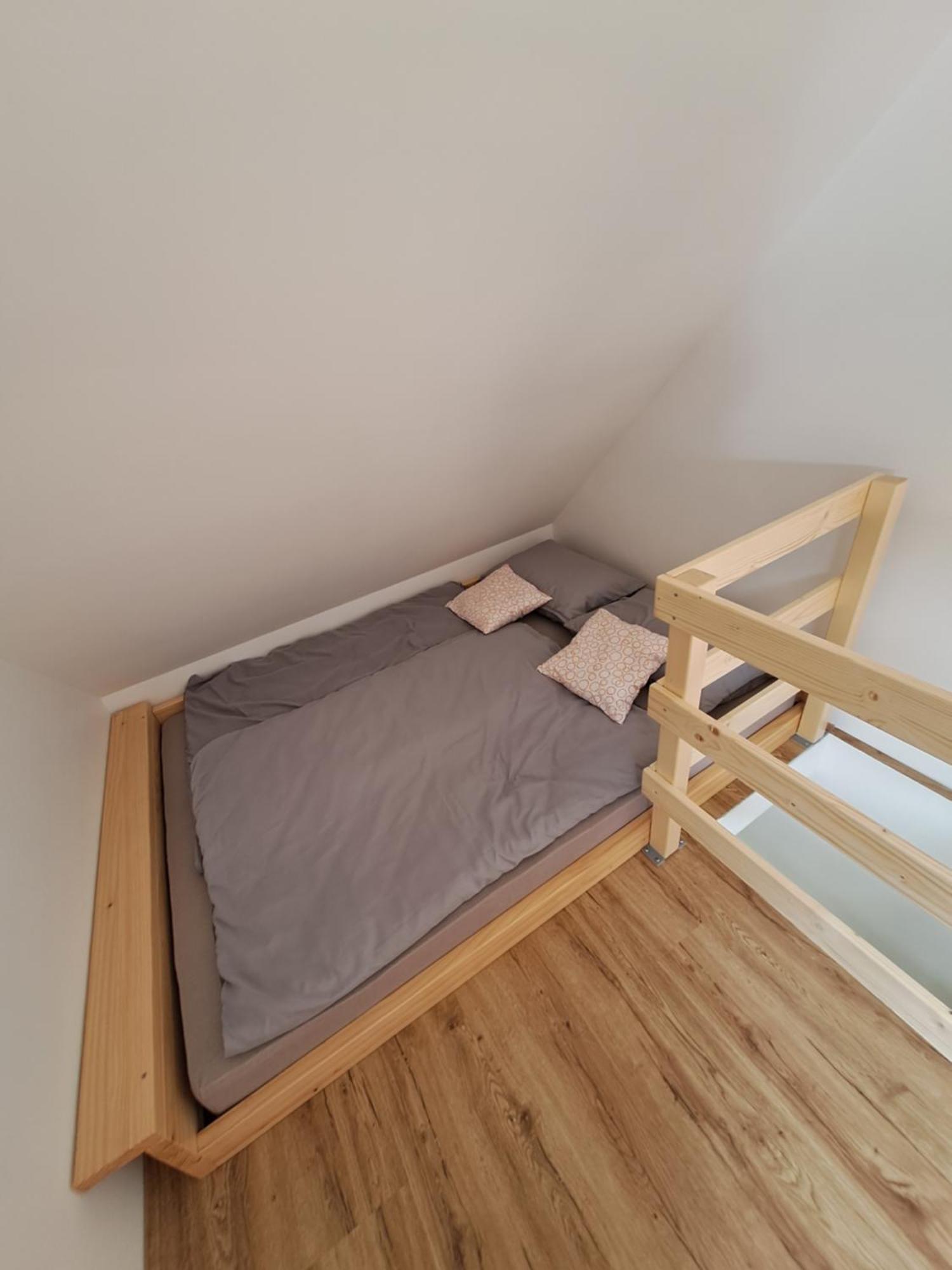 Bella Apartment Zirovnica Eksteriør bilde
