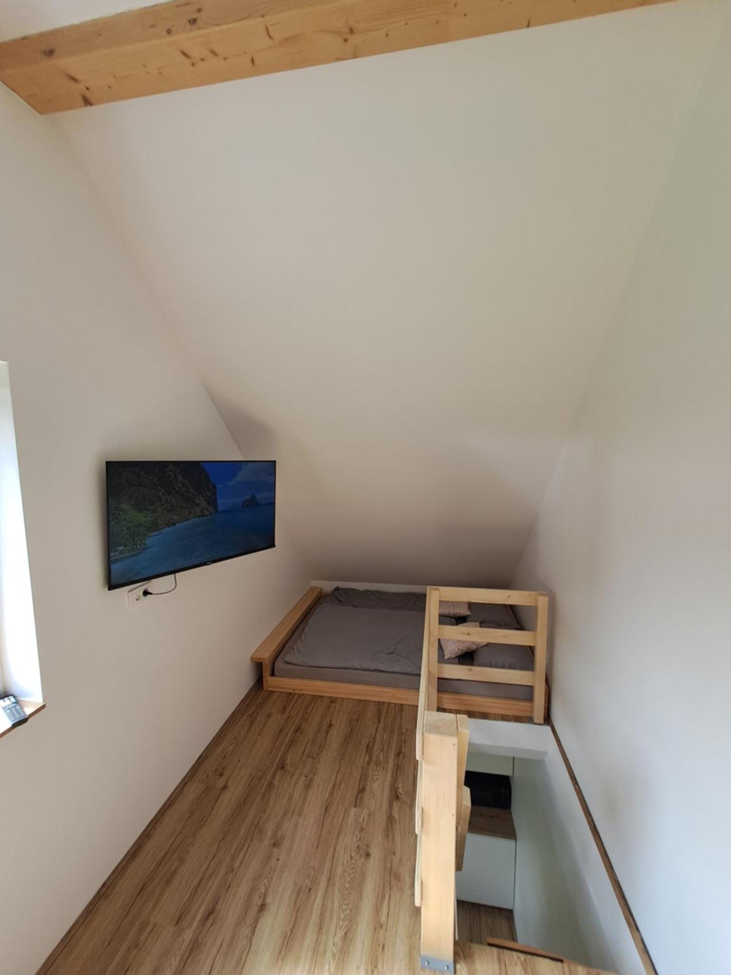 Bella Apartment Zirovnica Eksteriør bilde