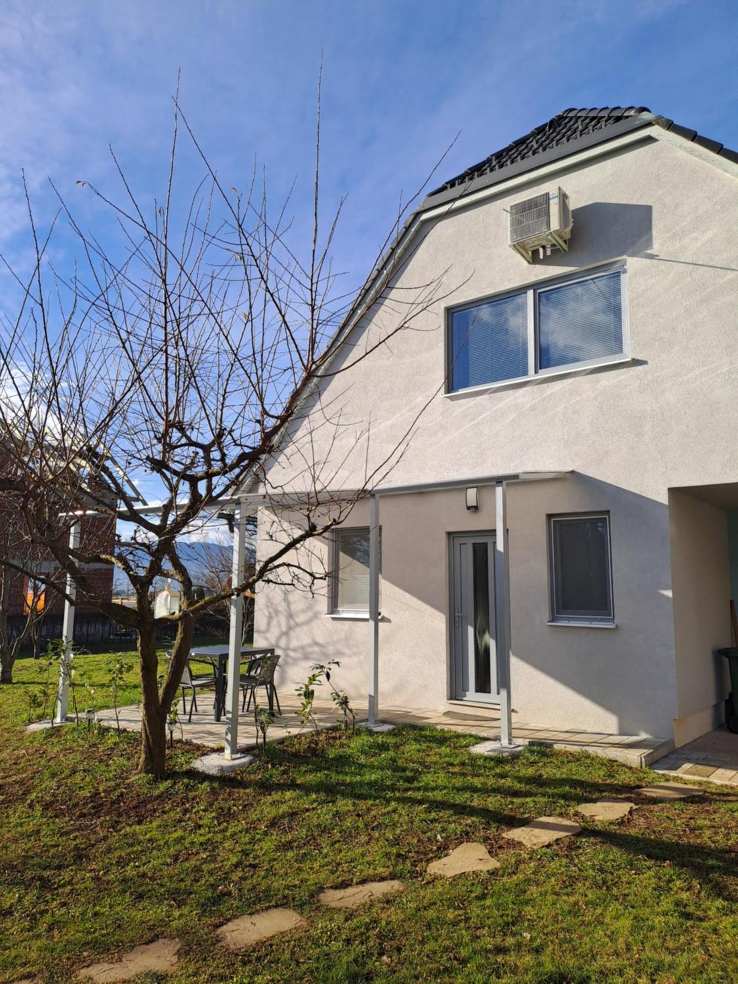 Bella Apartment Zirovnica Eksteriør bilde