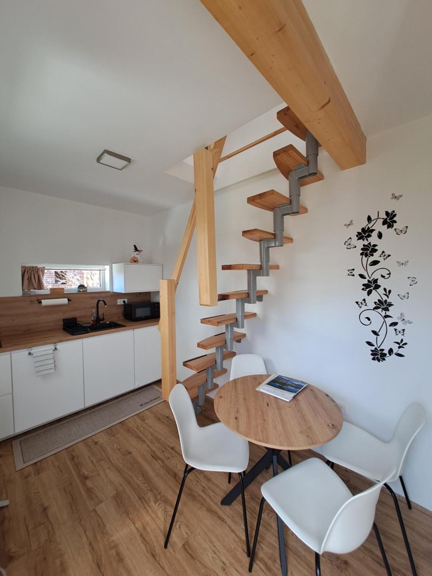 Bella Apartment Zirovnica Eksteriør bilde